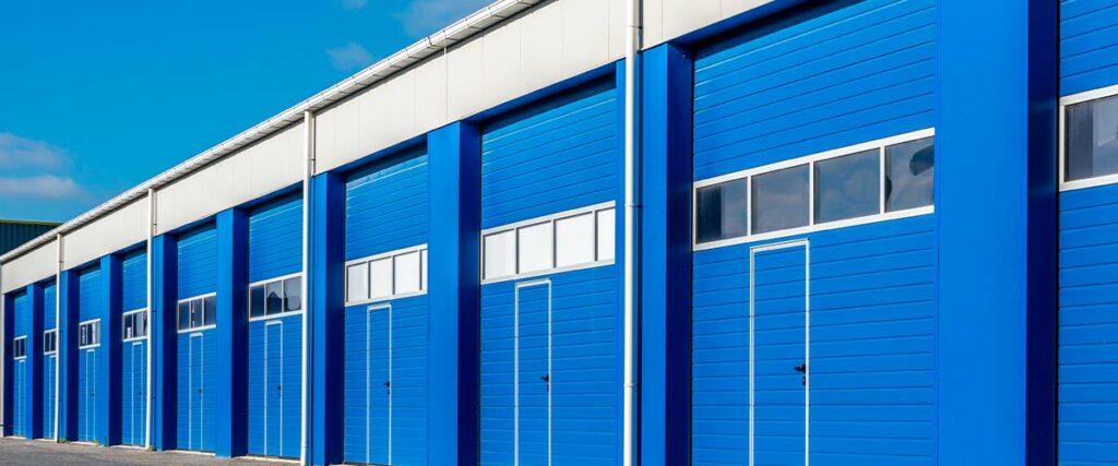 photo extérieur slider porte garage industrielle